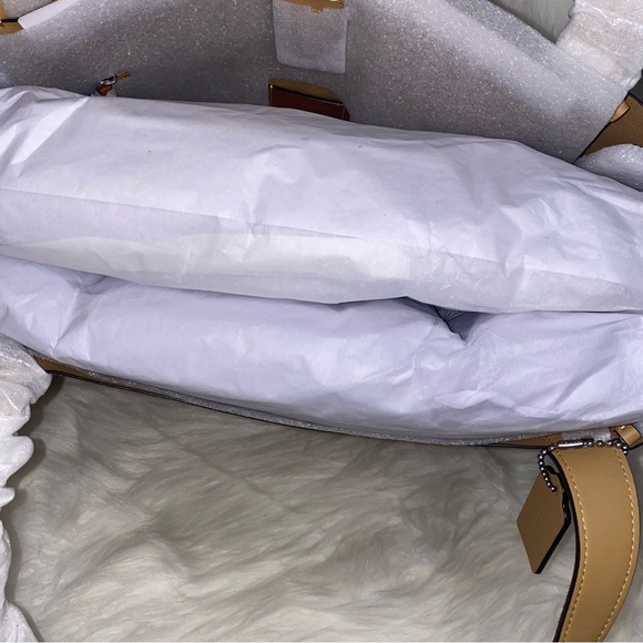 Coach 🤍 suede Tote bag New - Picture 9 of 11